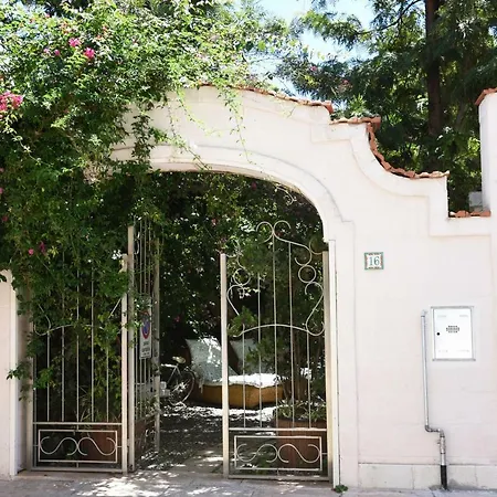 Al Vecchio Glicine Bed & Breakfast